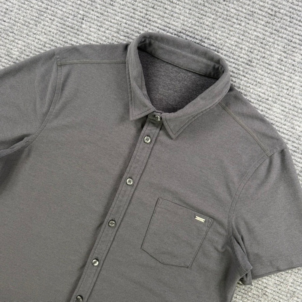 Vuori Short Sleeve Button Down Shirt Mens Medium Charcoal Gray Performance READ